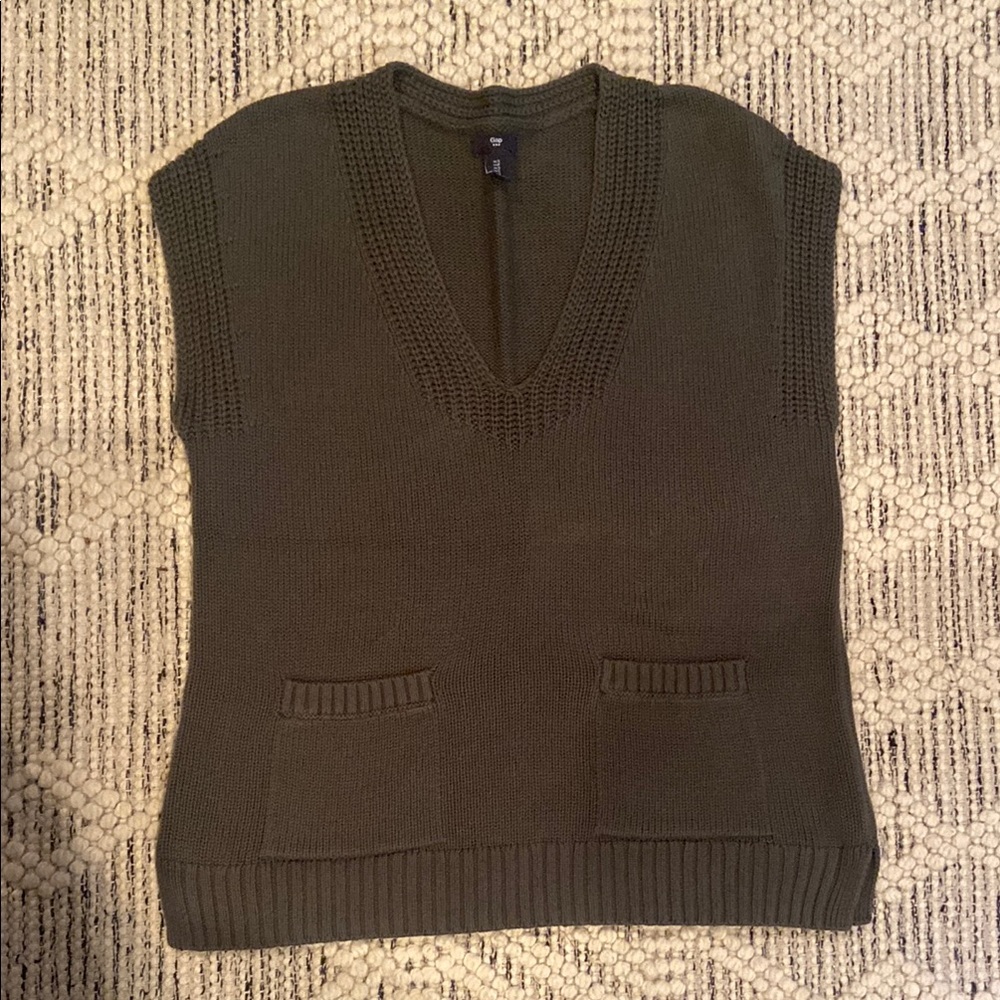 GAP Green V-Neck Sweater Versatile Medium-Weight Knit